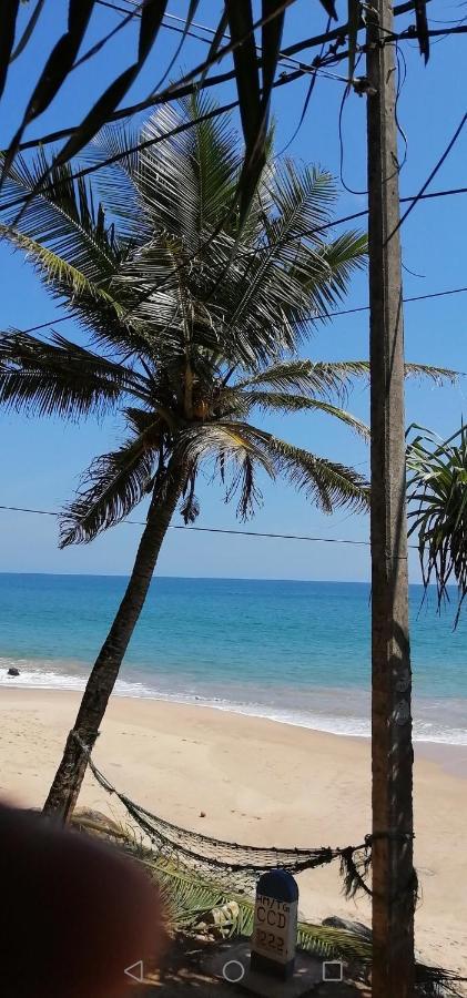 Chandi Gaya Beach Guesthouse Tangalle Bagian luar foto