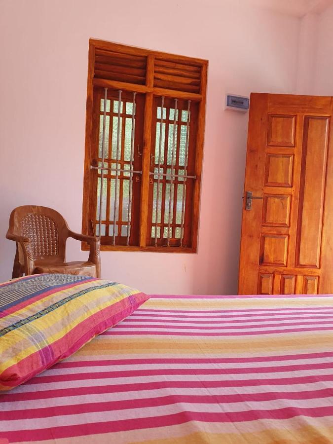 Chandi Gaya Beach Guesthouse Tangalle Bagian luar foto