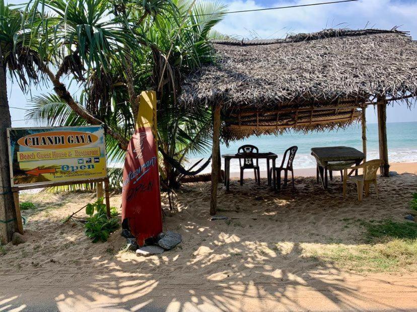 Chandi Gaya Beach Guesthouse Tangalle Bagian luar foto