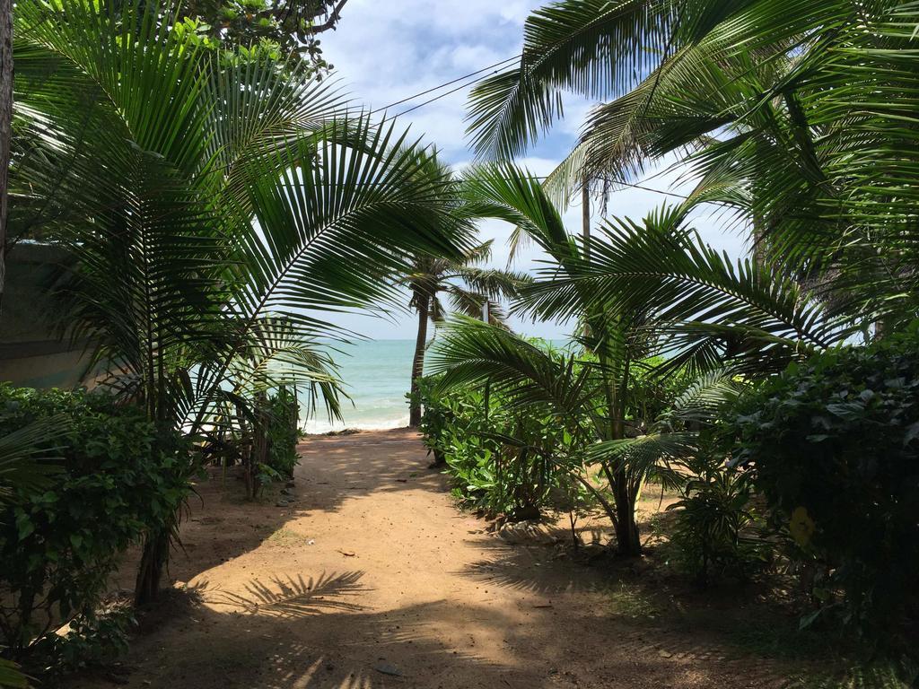 Chandi Gaya Beach Guesthouse Tangalle Bagian luar foto